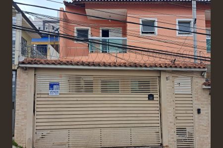 Casa à venda com 147m², 3 quartos e 4 vagas Casa à venda com 147m², 3 quartos e 4 vagasFachada com placa