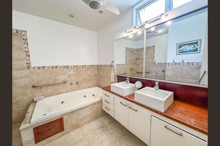 Apartamento à venda com 346m², 5 quartos e sem vagaBanheiro Suíte 3