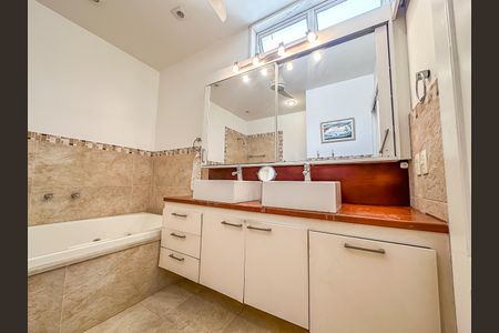 Apartamento à venda com 346m², 5 quartos e sem vagaBanheiro Suíte 3