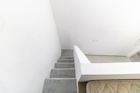 Apartamento para alugar com 20m², 1 quarto e sem vaga Apartamento para alugar com 20m², 1 quarto e sem vagaEscada
