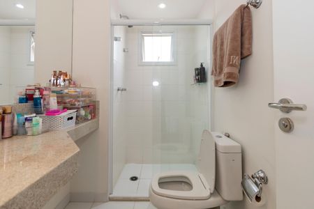 Apartamento à venda com 258m², 4 quartos e 4 vagasBanheiro da Suíte 2