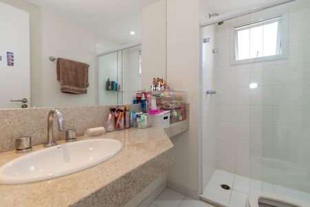 Apartamento à venda com 258m², 4 quartos e 4 vagasBanheiro da Suíte 2