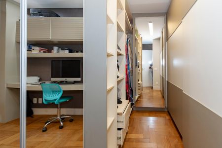 Apartamento à venda com 258m², 4 quartos e 4 vagasCloset da Suíte 1