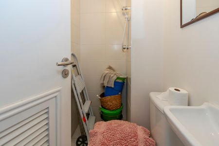 Apartamento à venda com 258m², 4 quartos e 4 vagasBanheiro de Serviço