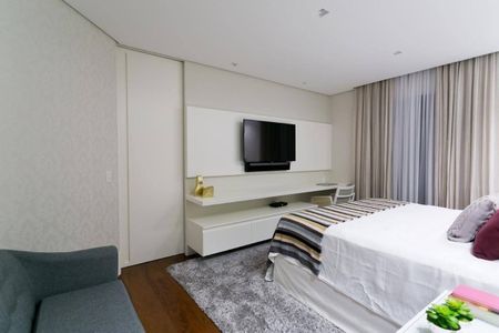 Apartamento à venda com 320m², 3 quartos e 5 vagas Apartamento à venda com 320m², 3 quartos e 5 vagasQuarto 1