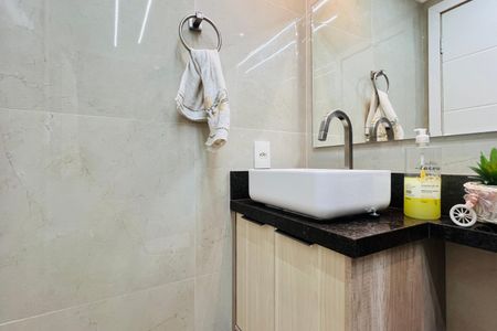 Apartamento à venda com 62m², 2 quartos e 1 vaga Apartamento à venda com 62m², 2 quartos e 1 vagaBanheiro