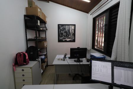 Casa à venda com 302m², 3 quartos e 3 vagasQuarto 2