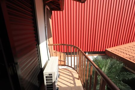 Casa à venda com 302m², 3 quartos e 3 vagasSacada Suíte 