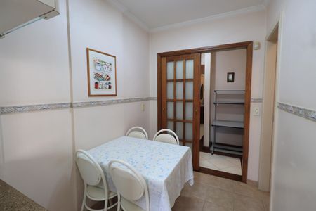 Casa à venda com 302m², 3 quartos e 3 vagasCozinha