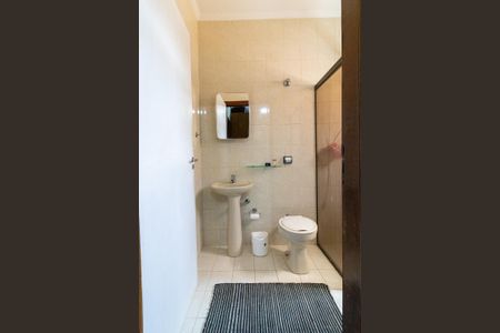 Casa à venda com 254m², 2 quartos e 5 vagasBanheiro da Suíte 2