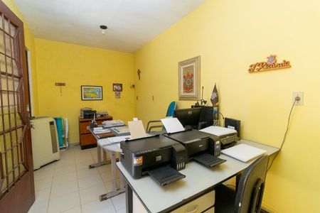 Casa à venda com 254m², 2 quartos e 5 vagasEdícula contem 1 Banheiro