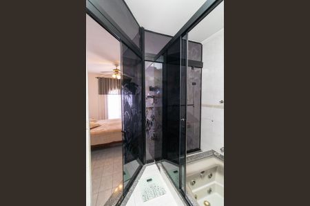 Casa à venda com 254m², 2 quartos e 5 vagasBanheiro da Suíte 1