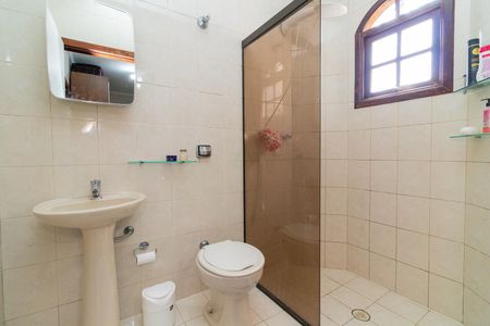 Casa à venda com 254m², 2 quartos e 5 vagasBanheiro da Suíte 2