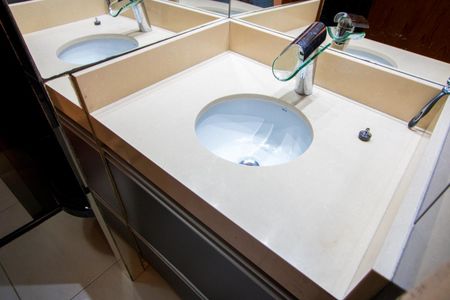 Apartamento à venda com 64m², 2 quartos e 1 vaga Apartamento à venda com 64m², 2 quartos e 1 vagaBanheiro do quarto 1