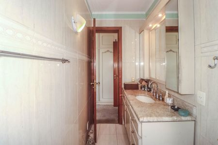 Apartamento à venda com 206m², 4 quartos e 2 vagas Apartamento à venda com 206m², 4 quartos e 2 vagasBanheiro da Suíte