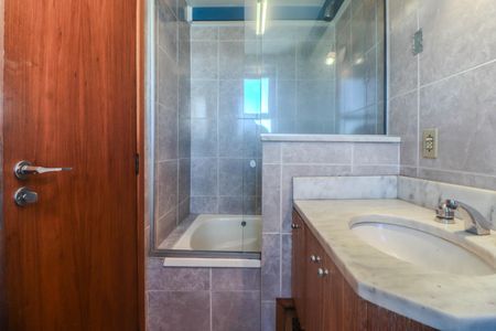 Apartamento à venda com 206m², 4 quartos e 2 vagas Apartamento à venda com 206m², 4 quartos e 2 vagasBanheiro Social 2 - Cobertura