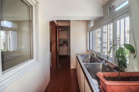 Apartamento à venda com 206m², 4 quartos e 2 vagas Apartamento à venda com 206m², 4 quartos e 2 vagasÁrea de Serviço/ Dependência