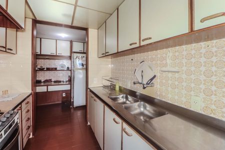 Apartamento à venda com 206m², 4 quartos e 2 vagas Apartamento à venda com 206m², 4 quartos e 2 vagasCozinha