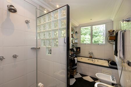 Casa de condomínio à venda com 1000m², 4 quartos e 3 vagas Casa de condomínio à venda com 1000m², 4 quartos e 3 vagasBanheiro da Suíte 1