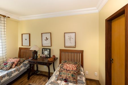 Casa de condomínio à venda com 1000m², 4 quartos e 3 vagas Casa de condomínio à venda com 1000m², 4 quartos e 3 vagasQuarto 2