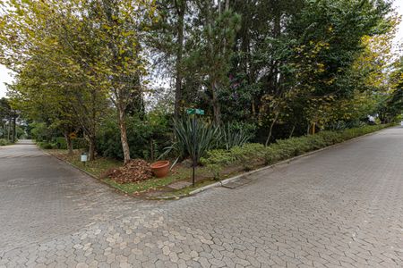 Casa de condomínio à venda com 1000m², 4 quartos e 3 vagas Casa de condomínio à venda com 1000m², 4 quartos e 3 vagasFachada