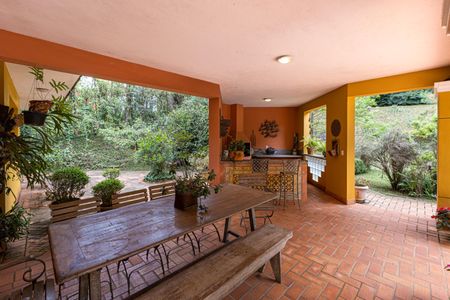 Casa de condomínio à venda com 1000m², 4 quartos e 3 vagas Casa de condomínio à venda com 1000m², 4 quartos e 3 vagasÁrea comum - Churrasqueira