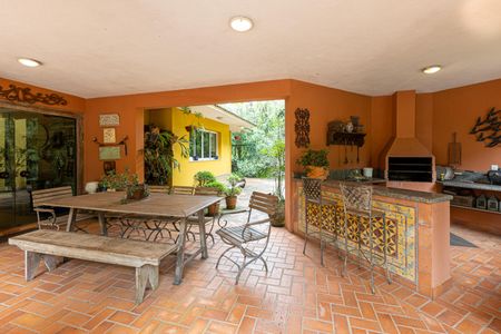 Casa de condomínio à venda com 1000m², 4 quartos e 3 vagas Casa de condomínio à venda com 1000m², 4 quartos e 3 vagasÁrea comum - Churrasqueira