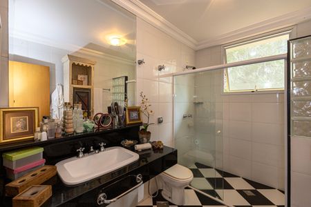 Casa de condomínio à venda com 1000m², 4 quartos e 3 vagas Casa de condomínio à venda com 1000m², 4 quartos e 3 vagasBanheiro da Suíte 2