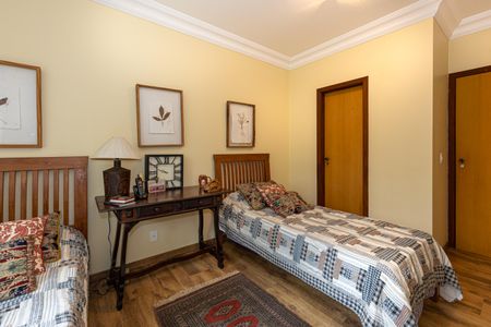 Casa de condomínio à venda com 1000m², 4 quartos e 3 vagas Casa de condomínio à venda com 1000m², 4 quartos e 3 vagasQuarto 2