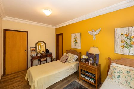 Casa de condomínio à venda com 1000m², 4 quartos e 3 vagas Casa de condomínio à venda com 1000m², 4 quartos e 3 vagasSuíte 2