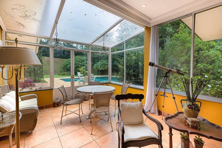 Casa de condomínio à venda com 1000m², 4 quartos e 3 vagas Casa de condomínio à venda com 1000m², 4 quartos e 3 vagasSala de Estar