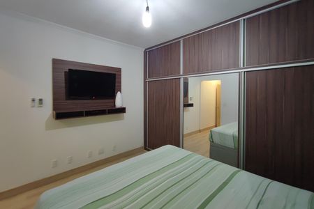 Casa à venda com 220m², 5 quartos e 5 vagasQuarto Suíte