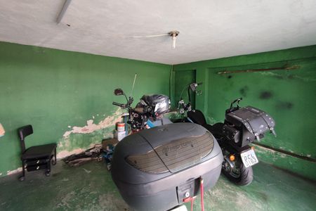 Casa à venda com 220m², 5 quartos e 5 vagasQuintal - Garagem