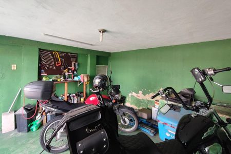 Casa à venda com 220m², 5 quartos e 5 vagasQuintal - Garagem