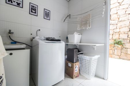 Casa de condomínio à venda com 280m², 3 quartos e 4 vagas Casa de condomínio à venda com 280m², 3 quartos e 4 vagasÁrea de Serviço