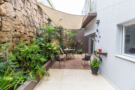 Casa de condomínio à venda com 280m², 3 quartos e 4 vagas Casa de condomínio à venda com 280m², 3 quartos e 4 vagasQuintal