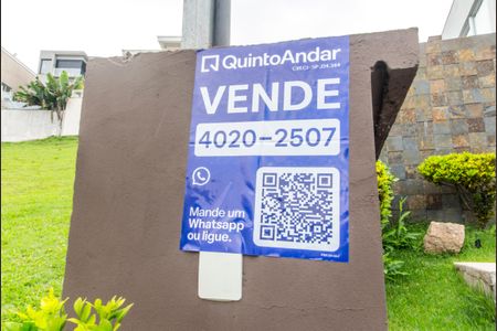 Casa de condomínio à venda com 280m², 3 quartos e 4 vagas Casa de condomínio à venda com 280m², 3 quartos e 4 vagasVista da Rua