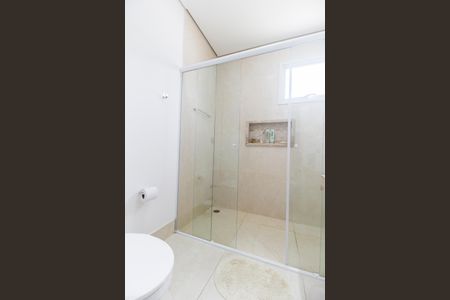 Casa de condomínio à venda com 280m², 3 quartos e 4 vagas Casa de condomínio à venda com 280m², 3 quartos e 4 vagasBanheiro da Suíte 2