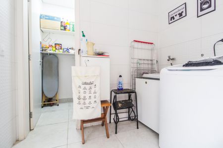 Casa de condomínio à venda com 280m², 3 quartos e 4 vagas Casa de condomínio à venda com 280m², 3 quartos e 4 vagasÁrea de Serviço