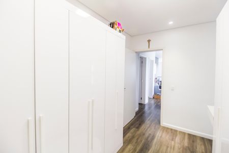 Casa de condomínio à venda com 280m², 3 quartos e 4 vagas Casa de condomínio à venda com 280m², 3 quartos e 4 vagasCloset da suíte 1