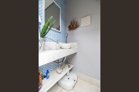 Casa de condomínio à venda com 280m², 3 quartos e 4 vagas Casa de condomínio à venda com 280m², 3 quartos e 4 vagasBanheiro de serviço