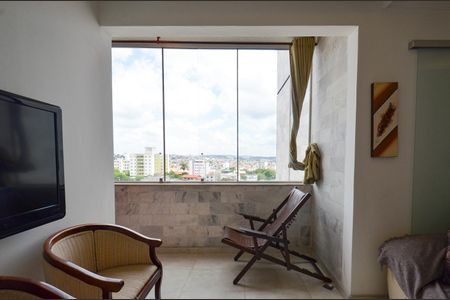 Apartamento à venda com 75m², 2 quartos e 1 vagaSala de estar