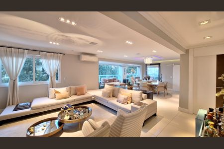 Apartamento para alugar com 232m², 3 quartos e 4 vagas Apartamento para alugar com 232m², 3 quartos e 4 vagasSala