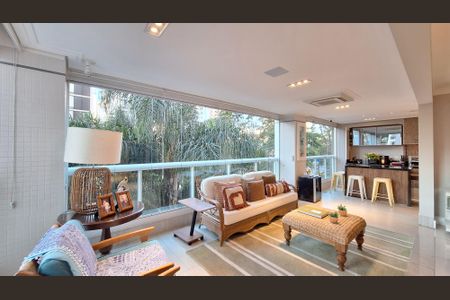 Apartamento para alugar com 232m², 3 quartos e 4 vagas Apartamento para alugar com 232m², 3 quartos e 4 vagasSala