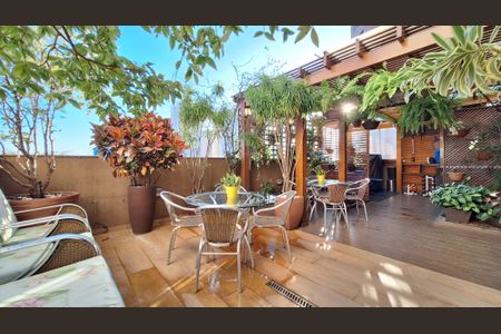 Apartamento para alugar com 232m², 3 quartos e 4 vagas Apartamento para alugar com 232m², 3 quartos e 4 vagasVaranda