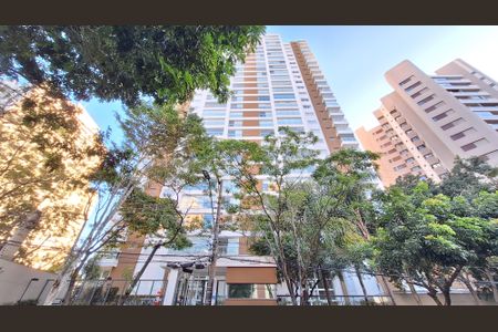 Apartamento para alugar com 232m², 3 quartos e 4 vagas Apartamento para alugar com 232m², 3 quartos e 4 vagasFachada