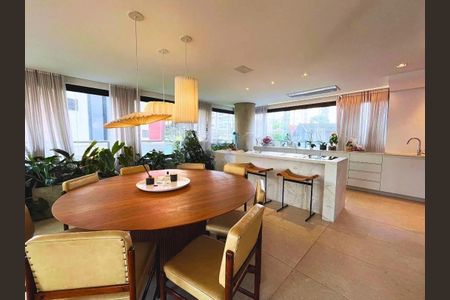 Apartamento à venda com 218m², 3 quartos e 4 vagas