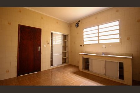 Casa à venda com 203m², 2 quartos e 2 vagas Casa à venda com 203m², 2 quartos e 2 vagasCozinha