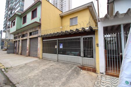 Casa à venda com 203m², 2 quartos e 2 vagas Casa à venda com 203m², 2 quartos e 2 vagasFachada