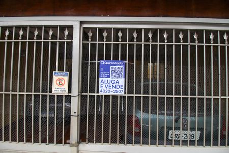 Casa à venda com 203m², 2 quartos e 2 vagas Casa à venda com 203m², 2 quartos e 2 vagasFachada